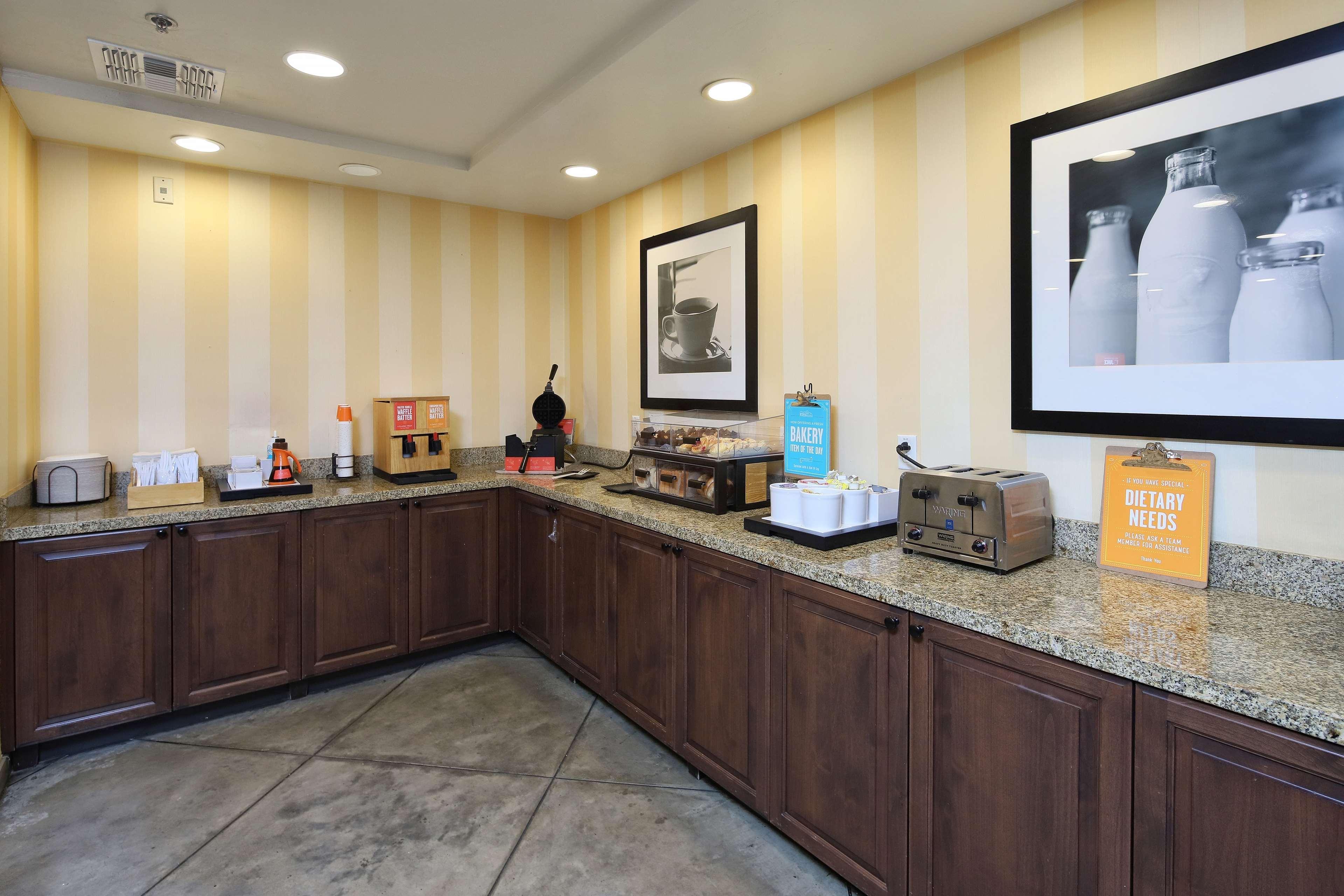 Hampton Inn & Suites Tucson Mall Bagian luar foto