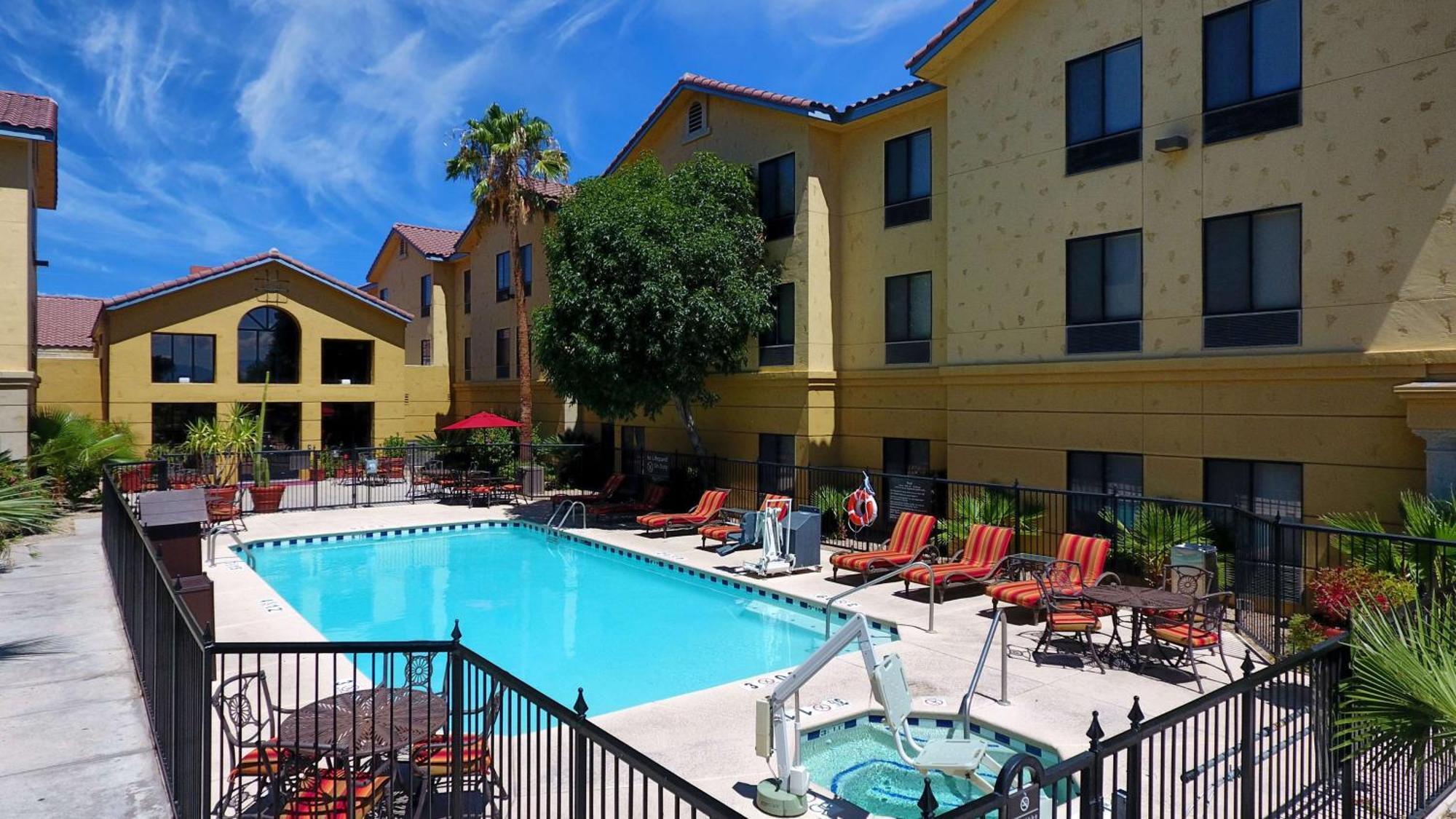 Hampton Inn & Suites Tucson Mall Bagian luar foto